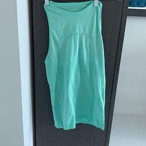 Lululemon workout top